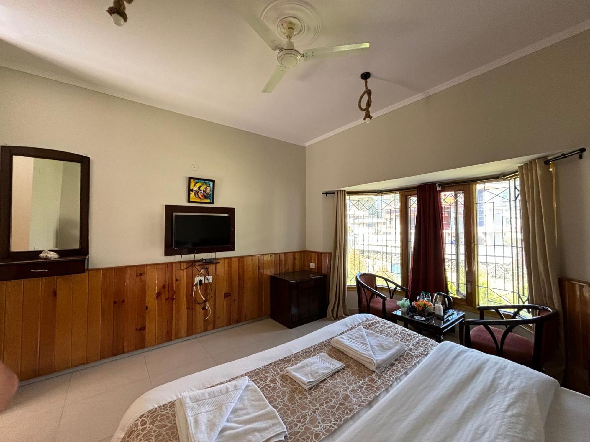 Ivy The Boutique Hotel Near Neem Karoli Temple Nainital Bagian luar foto