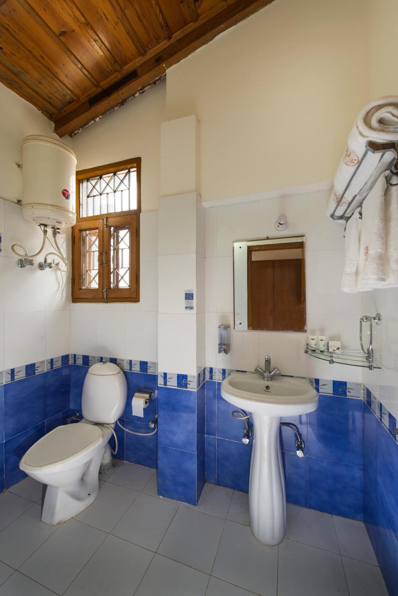 Ivy The Boutique Hotel Near Neem Karoli Temple Nainital Bagian luar foto