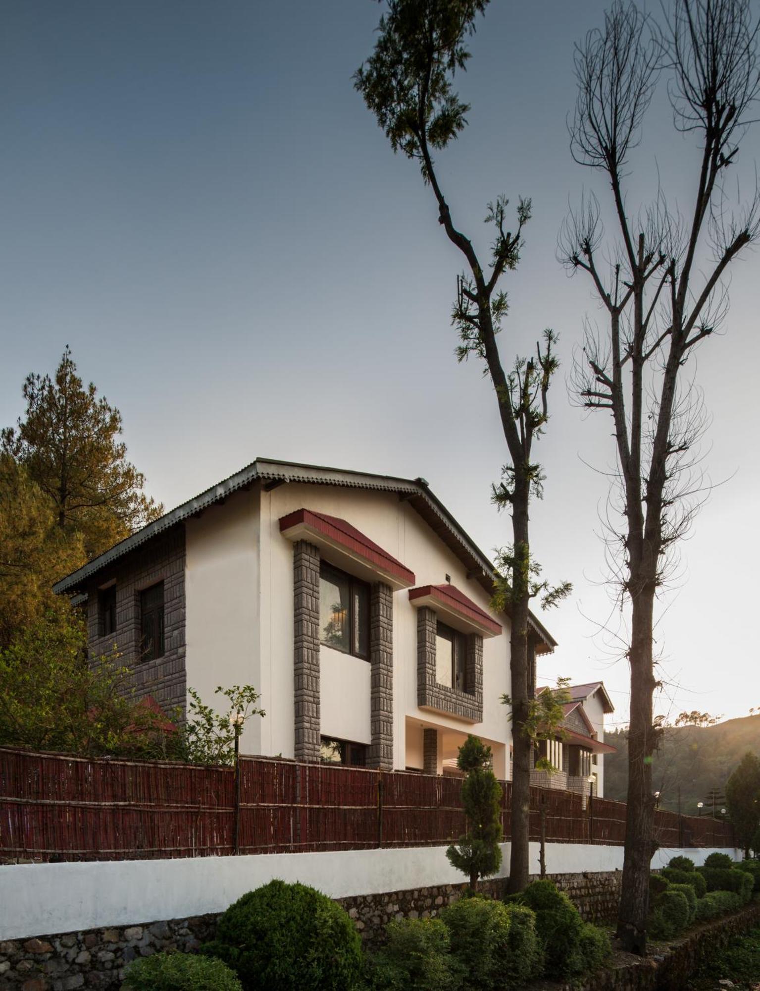 Ivy The Boutique Hotel Near Neem Karoli Temple Nainital Bagian luar foto