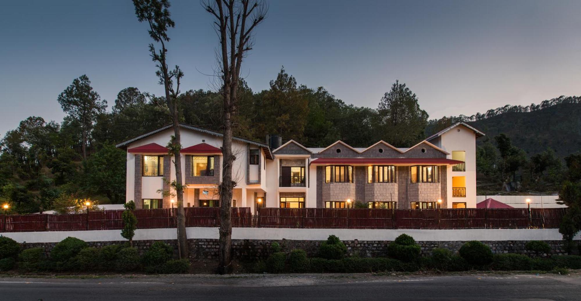 Ivy The Boutique Hotel Near Neem Karoli Temple Nainital Bagian luar foto